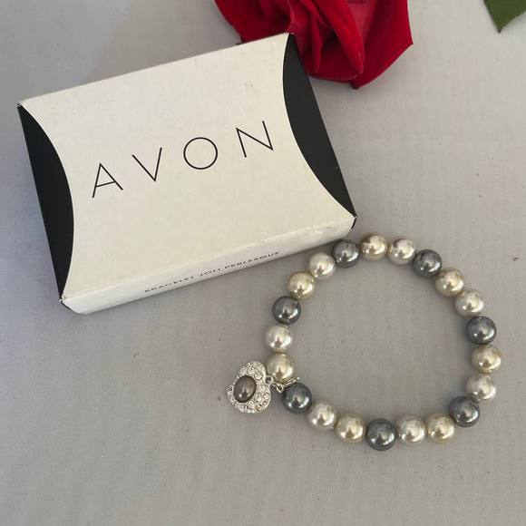 Avon Jewelry - Faux Pearl bracelet white/ gray with heart charm